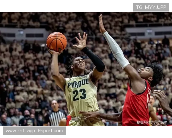 艾维加速突破得分,活塞追分势头猛,艾维车队 艾维加速突破得分,活塞追分势头猛,艾维车队